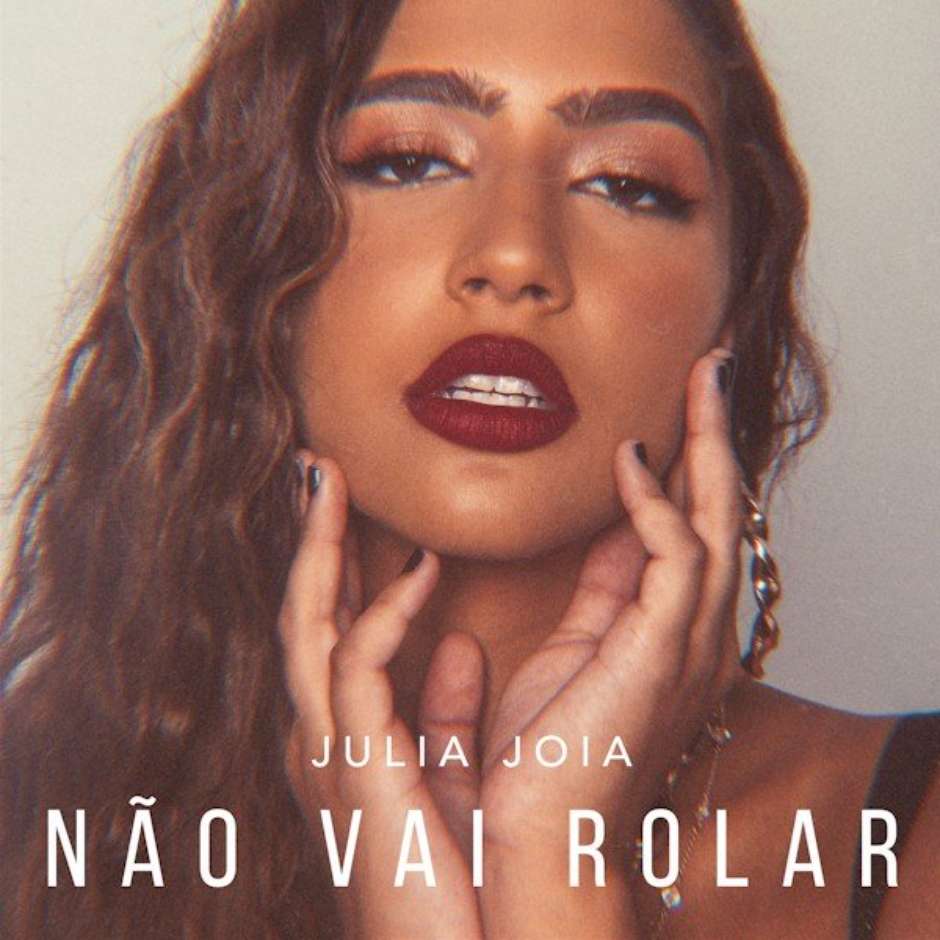 MÚSICA: Julia Joia mostra seu lado sensual no clipe "Não Vai Rolar"